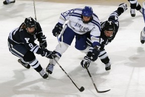 曼联在关键战役中取胜，追赶榜首位置