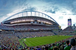 唐纳德·高尔的攻防转换高效，带领袋鼠队重夺比赛主导权，唐纳德古尔德