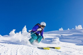 中国足球职业俱乐部赞助商多元化合作拓展，中国赞助的足球俱乐部
