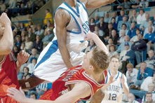 村级篮球赛融合社区公益激发基层体育热情，村级篮球比赛